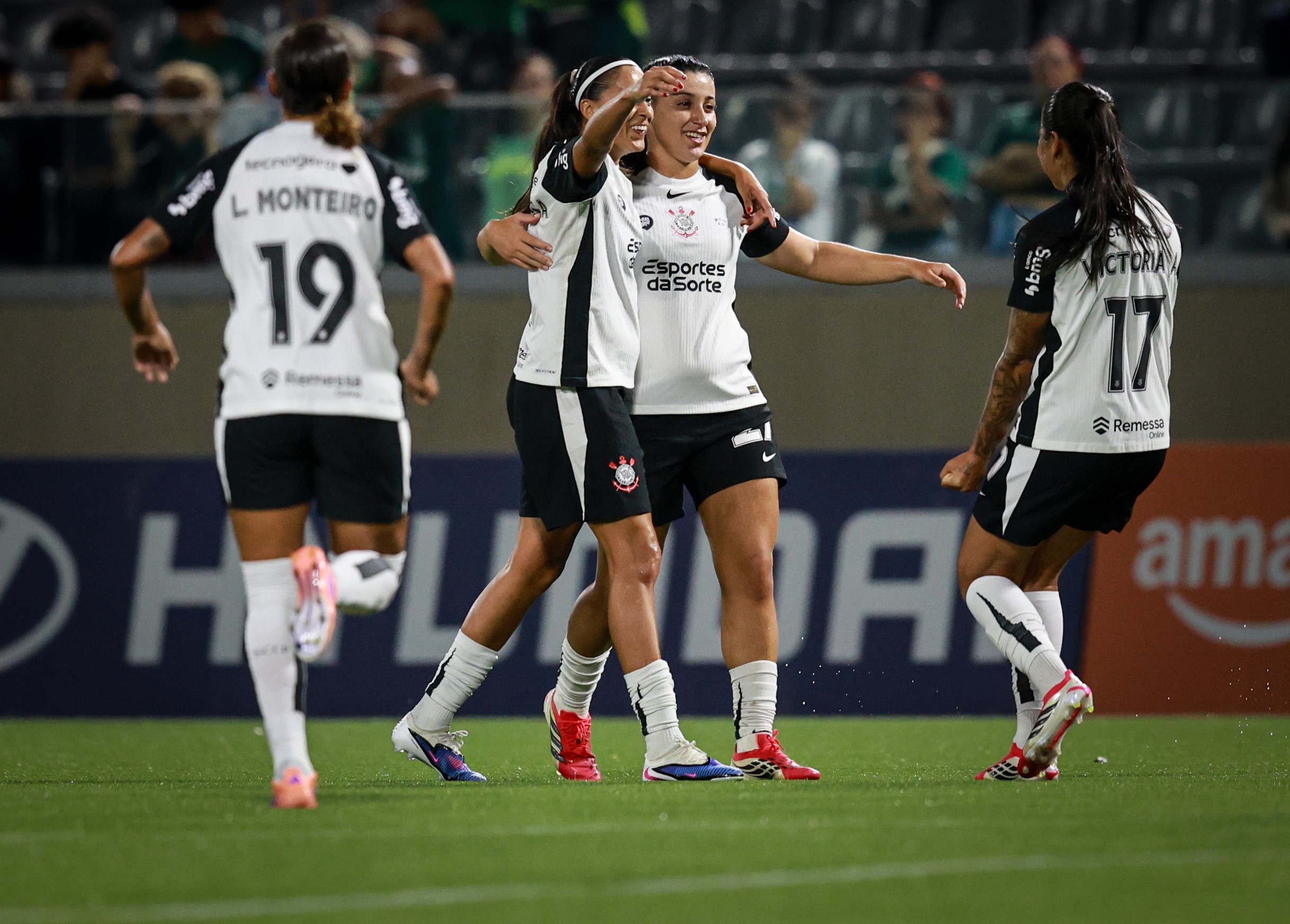 Corinthians conquista goleada sobre América-MG e estreia vitoriosa de Emily Lima no G8 do Brasileirão