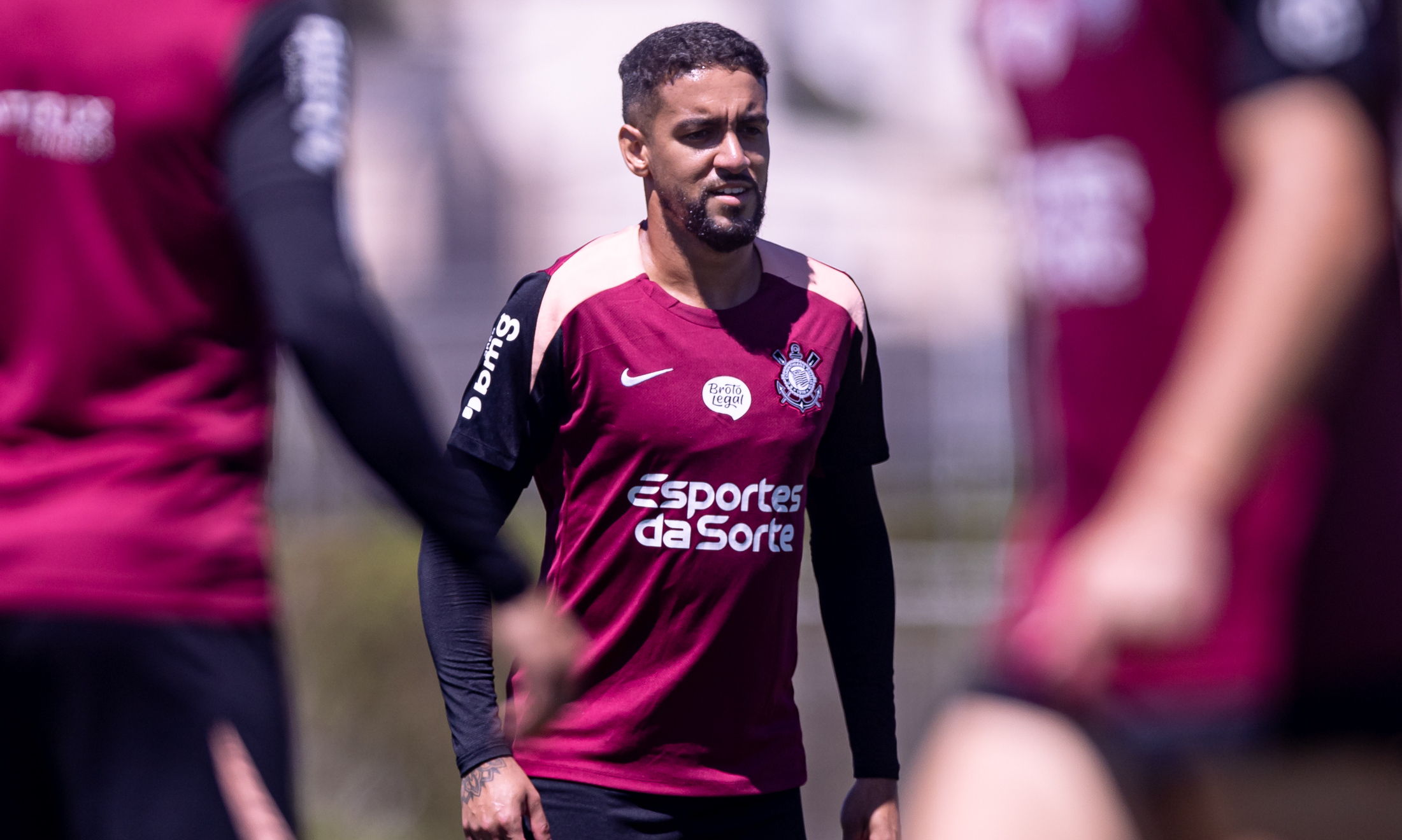 Meia do Corinthians se aproxima do retorno após um mês de recuperação