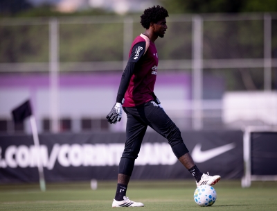 Hugo Souza Brilha no Corinthians e Se Prepara para Grande Confronto contra o Flamengo Após Convocação