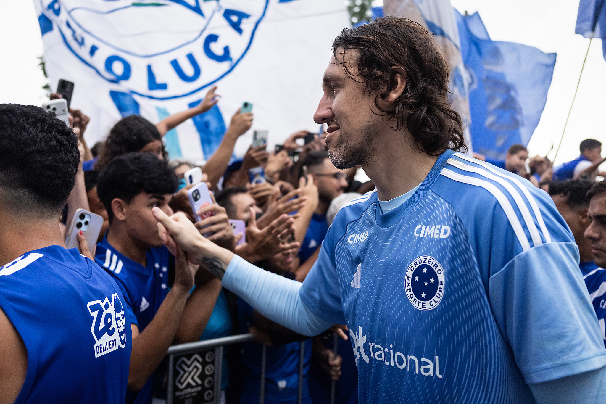 Cruzeiro Finaliza Preparativos para Decisão com Enorme Apoio da Torcida