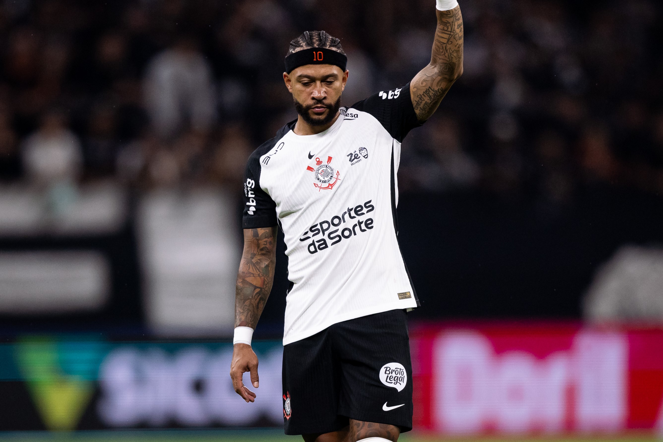 Memphis Depay é convocado pela seleção da Holanda e pode deixar Corinthians em alerta