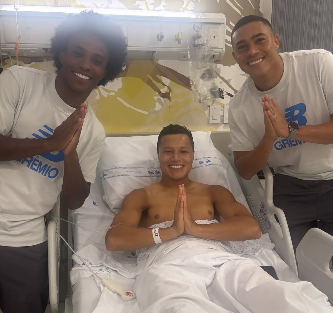 Grêmio celebra sucesso de cirurgia de tornozelo em seu lateral: retorno às atividades em vista