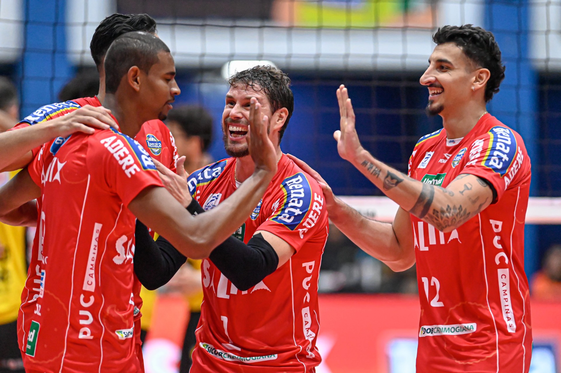 Fora de casa, Vôlei Renata pega o Praia com chance de garantir ida à final da Superliga
