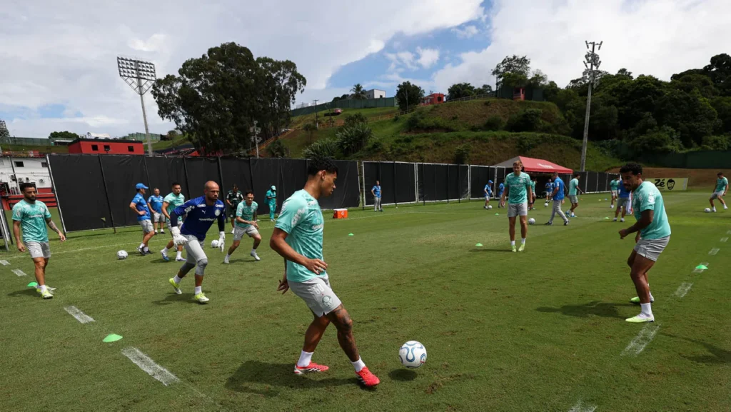 Palmeiras se prepara para estreia na Libertadores 2026 e lida com possíveis desfalques importantes!