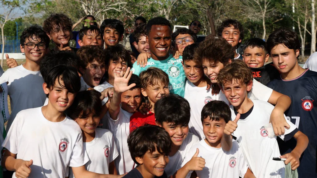 Palmeiras conclui últimos ajustes para a Libertadores com Paulinho em treinamento completo