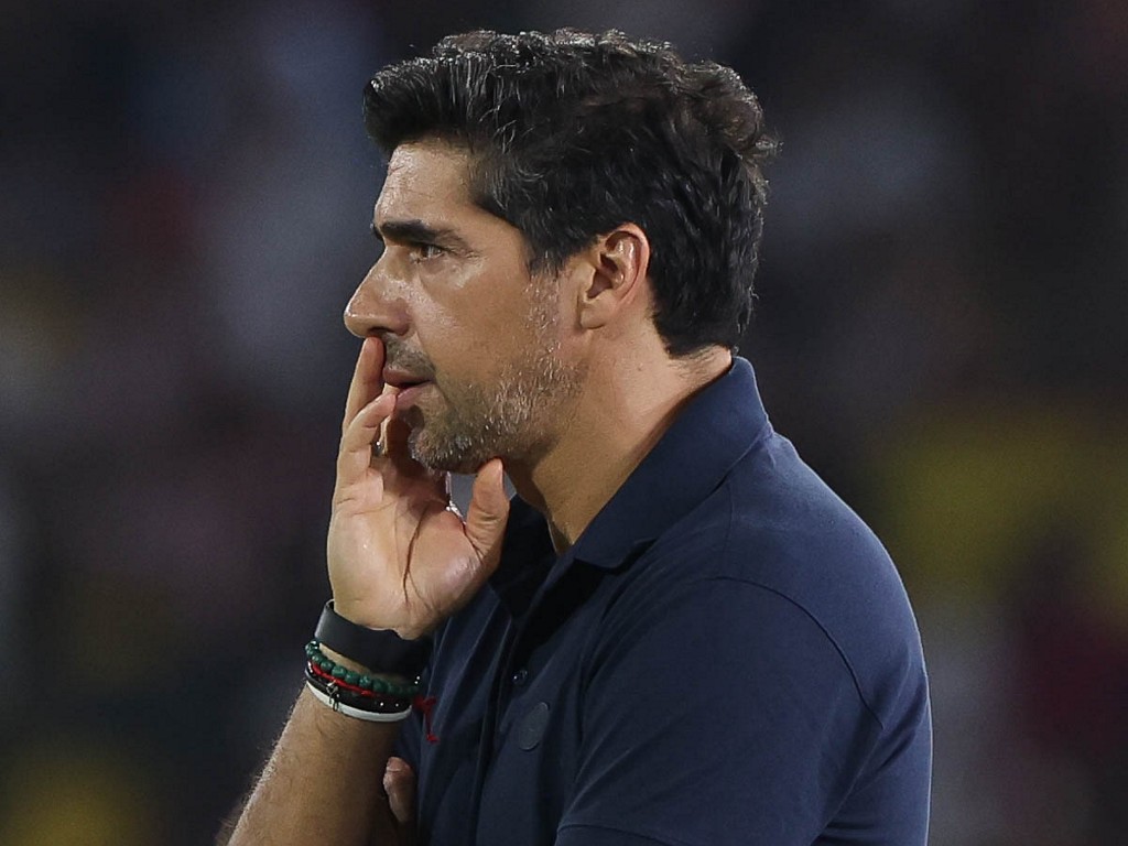 Palmeiras Solicita Suspensão de Pena a Favor de Abel Ferreira e Aguarda Decisão do STJD