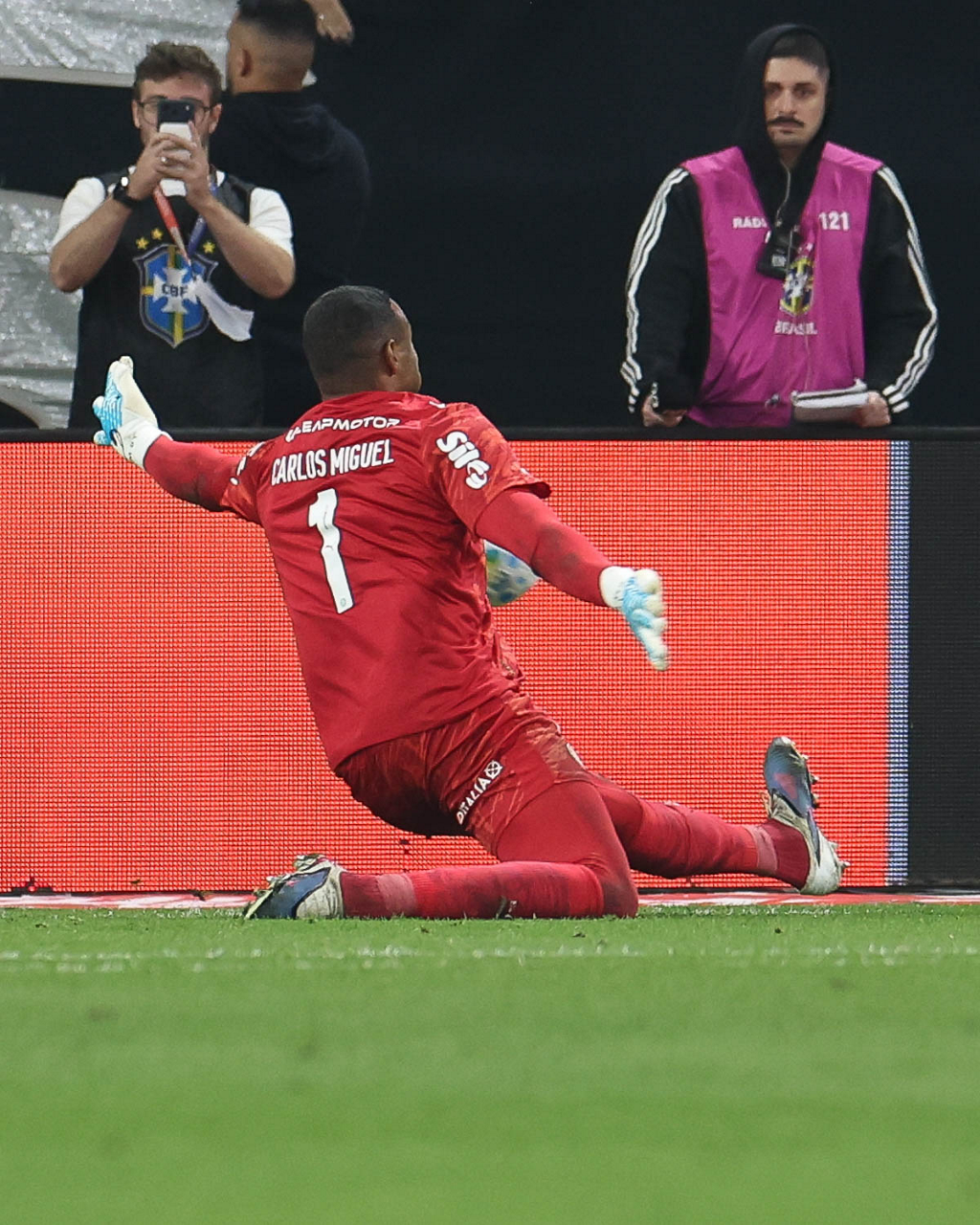 FPF Condena E Incita Combate ao Racismo Após Ataque a Carlos Miguel, Goleiro do Palmeiras, em Clássico