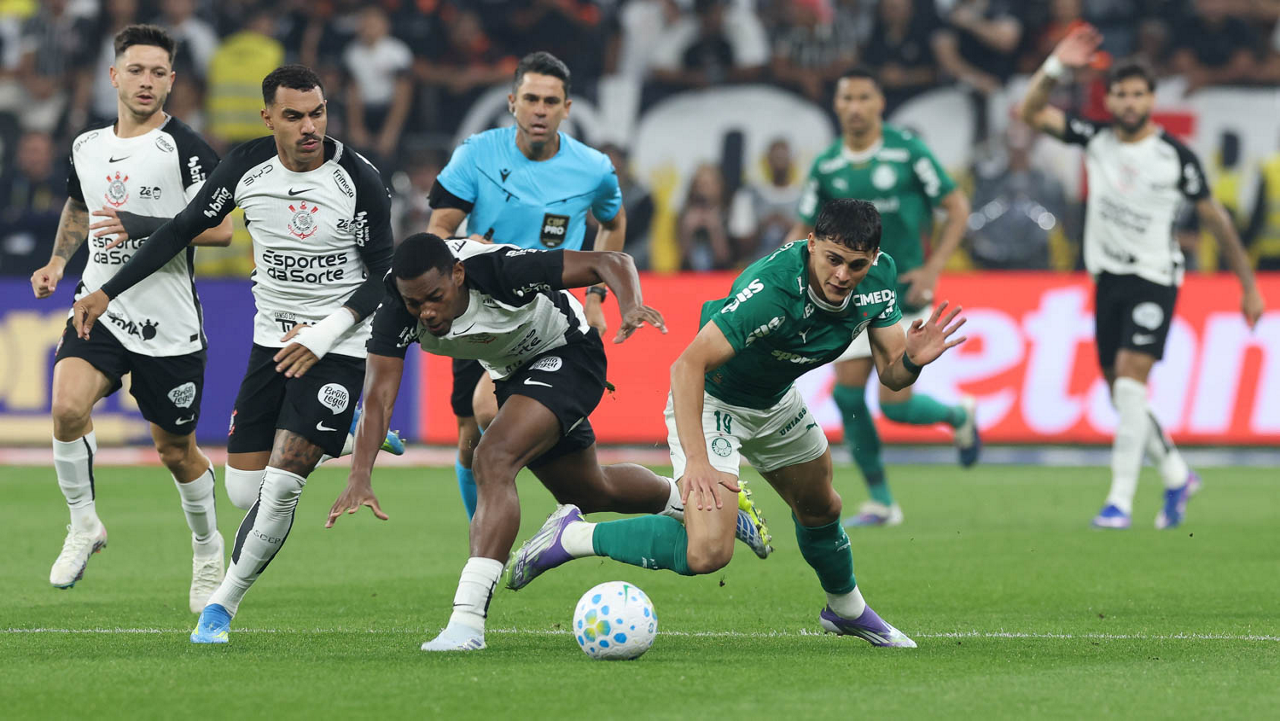 Hugo critica arbitragem do Derby: 