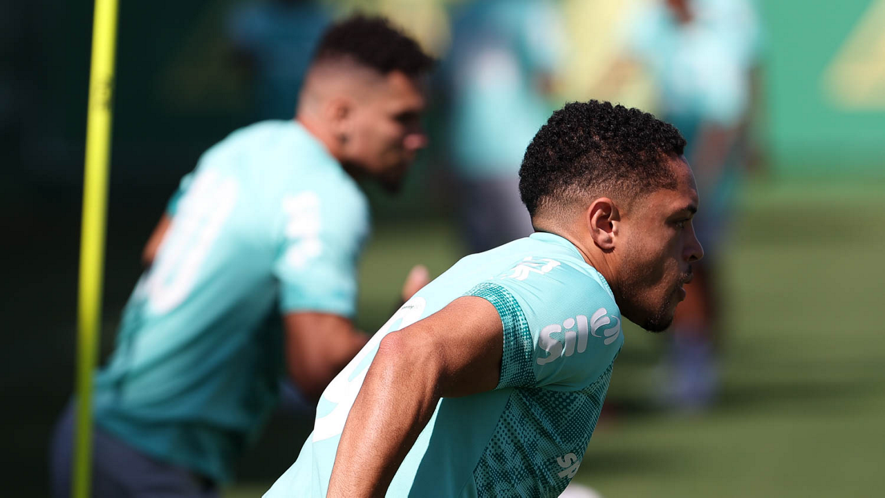 Palmeiras busca primeira vitória contra o Sporting Cristal com retorno de Vitor Roque