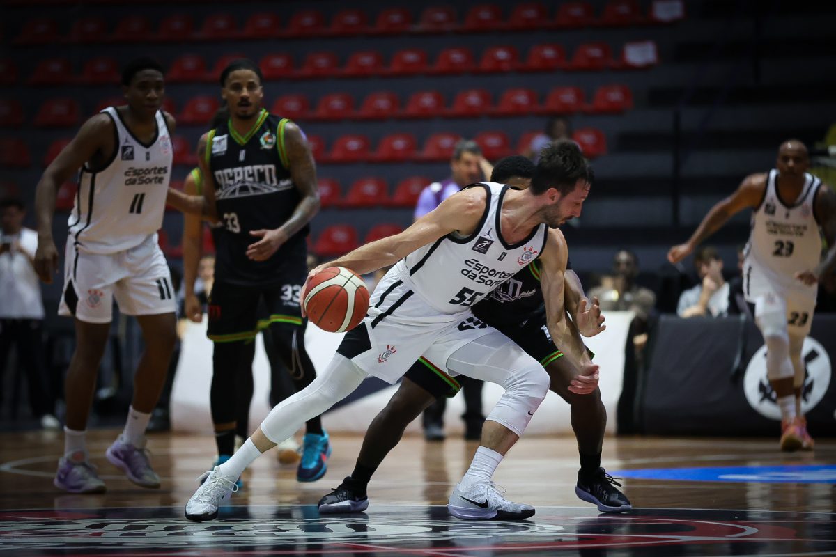 Corinthians joga Osasco para a lanterna e se aproxima do Flamengo no NBB