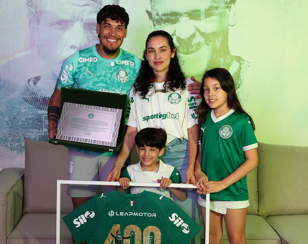 ÍDOLO ETERNO: Palmeiras homenageia Gustavo Gómez pelos 400 jogos com o Manto Alviverde