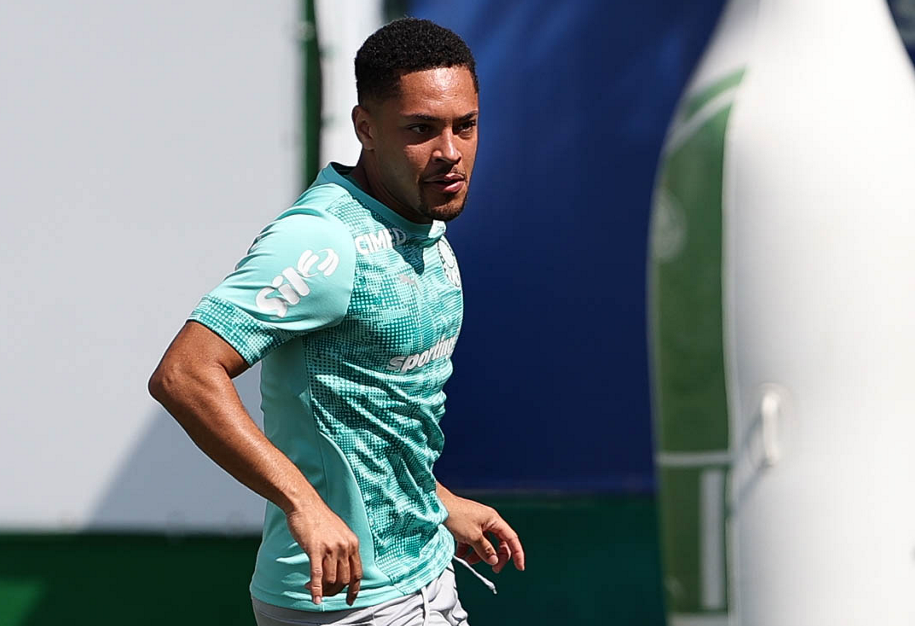 Vitor Roque Comemora Retorno e Valoriza Perseverança do Palmeiras em Vitória Complicada