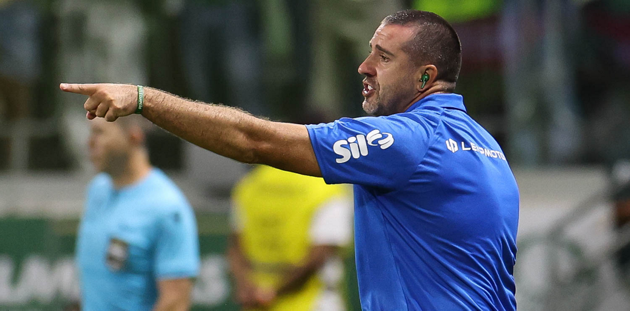 Protesto interno? Entenda a ausência da comissão técnica nas coletivas de imprensa