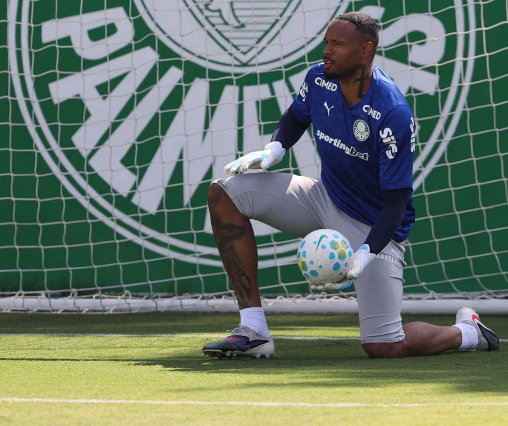 Carlos Miguel supera ícones e entra para a história das estatísticas do Palmeiras