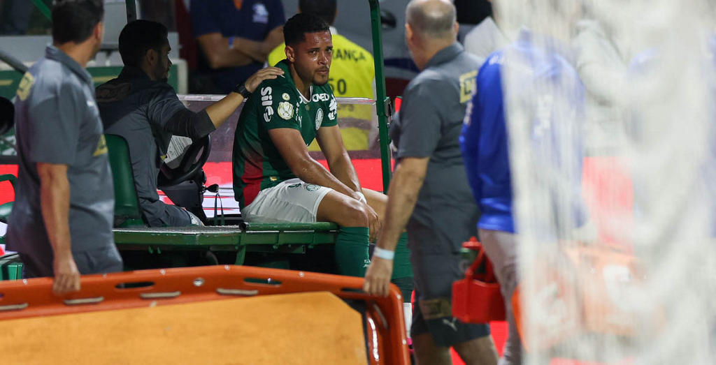 Palmeiras anuncia cirurgia de Vitor Roque após diagnóstico de lesão