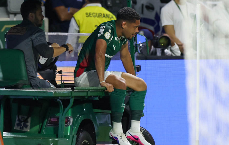 Recuperação de Vitor Roque: Entenda a Lesão e Prognóstico de Retorno ao Palmeiras