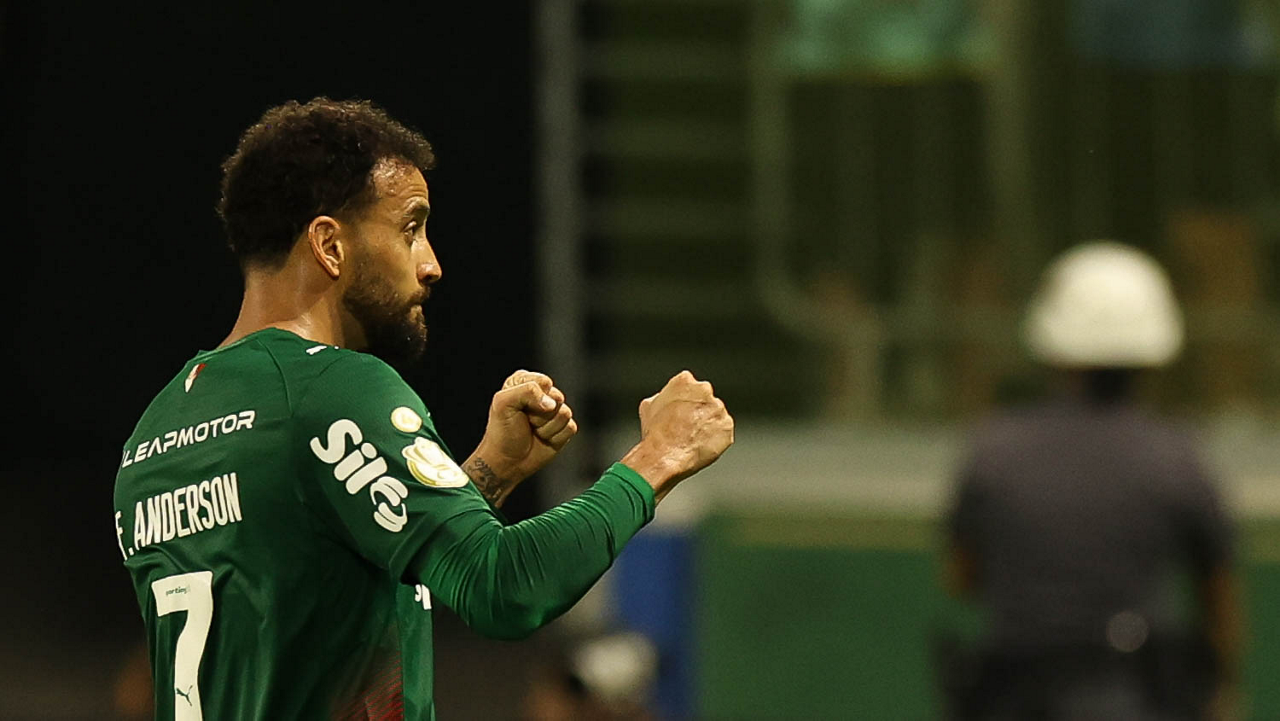 Felipe Anderson reencontra a titularidade e marca fim de jejum no Palmeiras