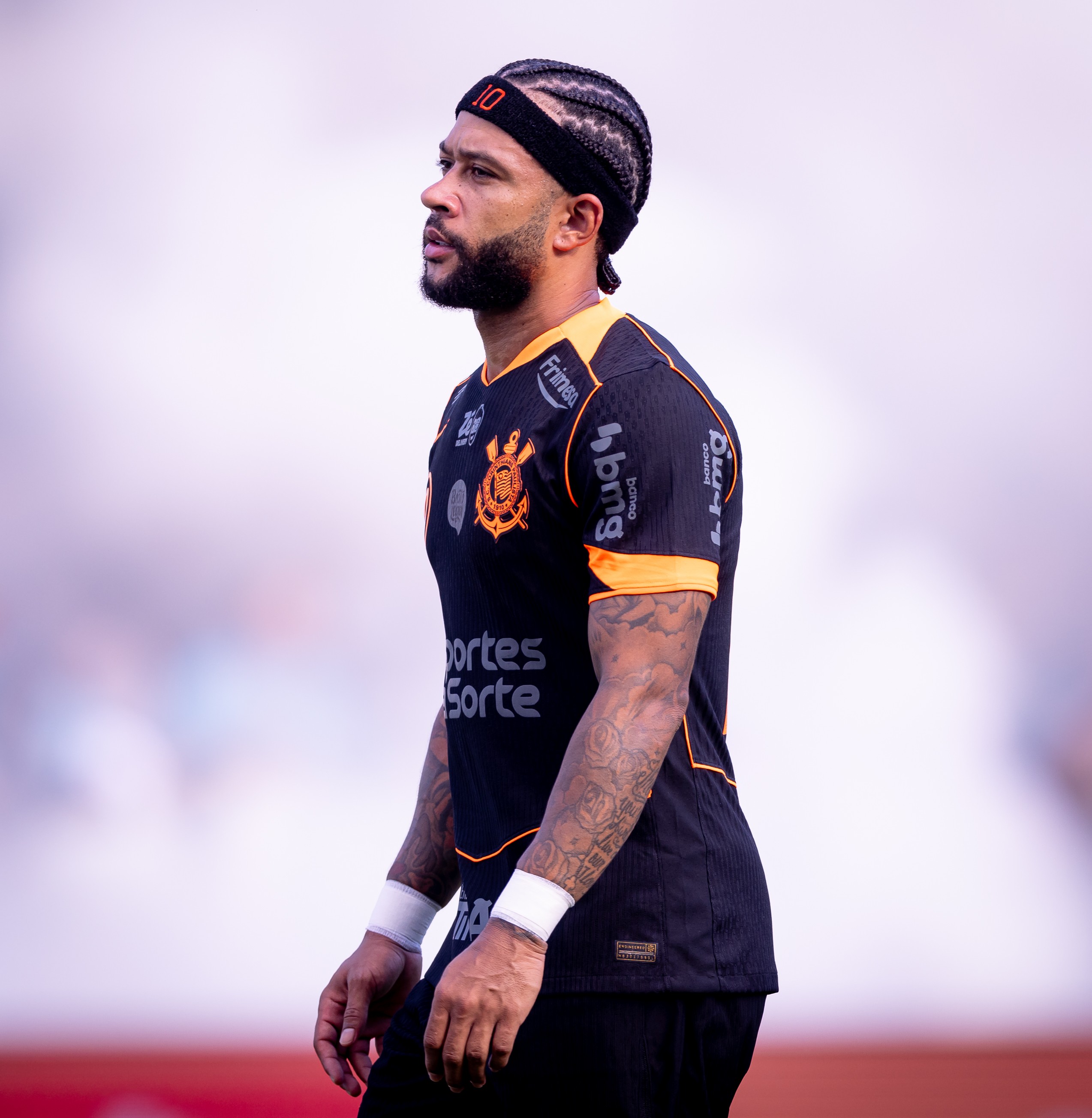 Memphis Depay provoca incertezas sobre seu futuro no Corinthians com postagem enigmática