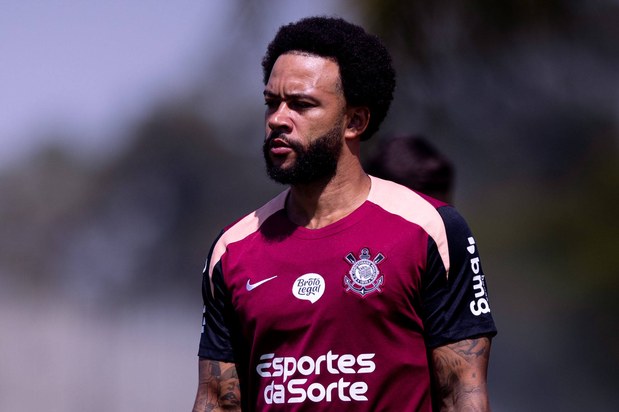 Memphis Gera Tensão nos Bastidores do Corinthians com sua Postura