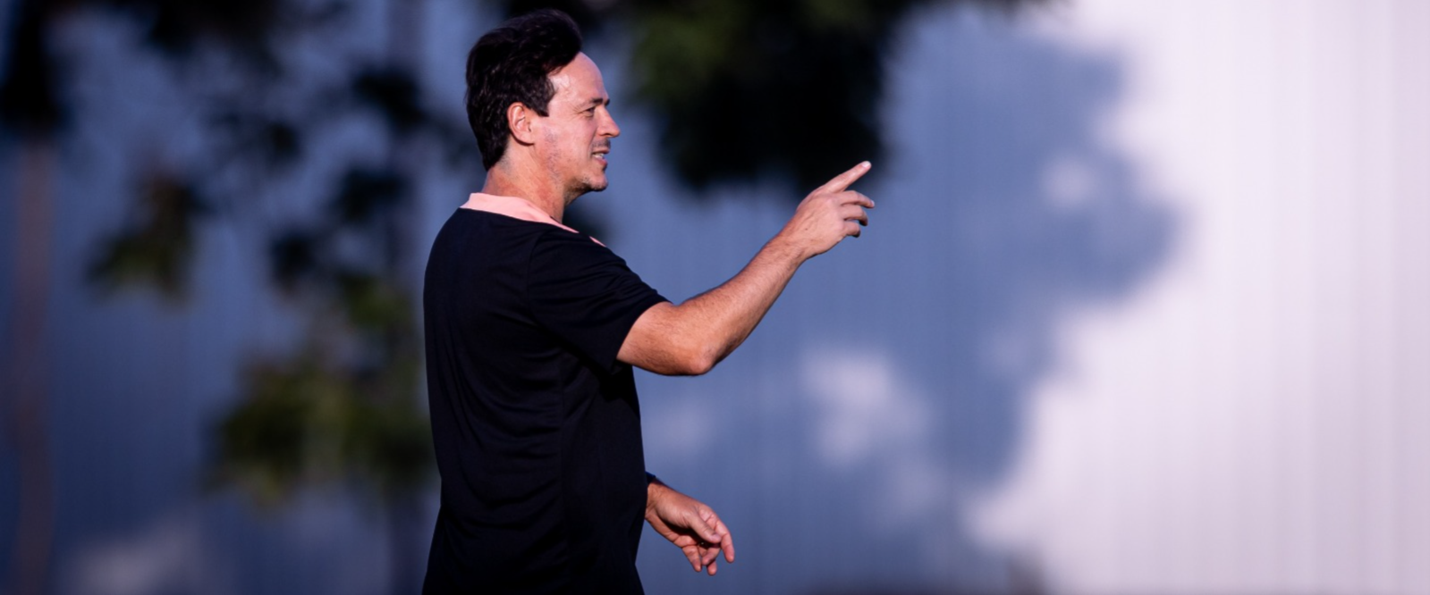 Diniz Analisa o Elenco e Estrategiza Reforços para Fortalecer o Corinthians