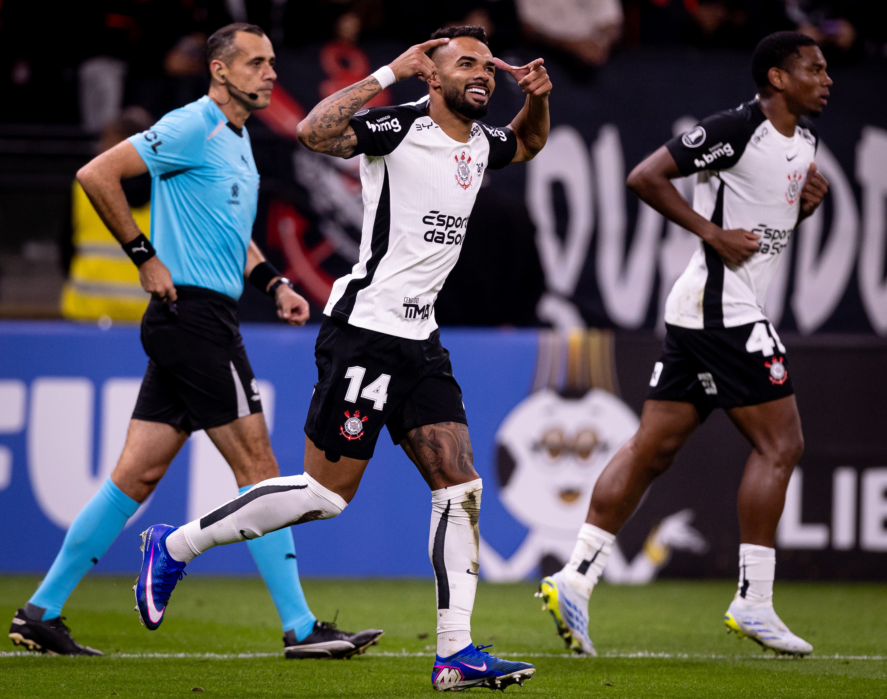 Corinthians avança na Libertadores com 100% de aproveitamento e mostra evolução sob o comando de Diniz