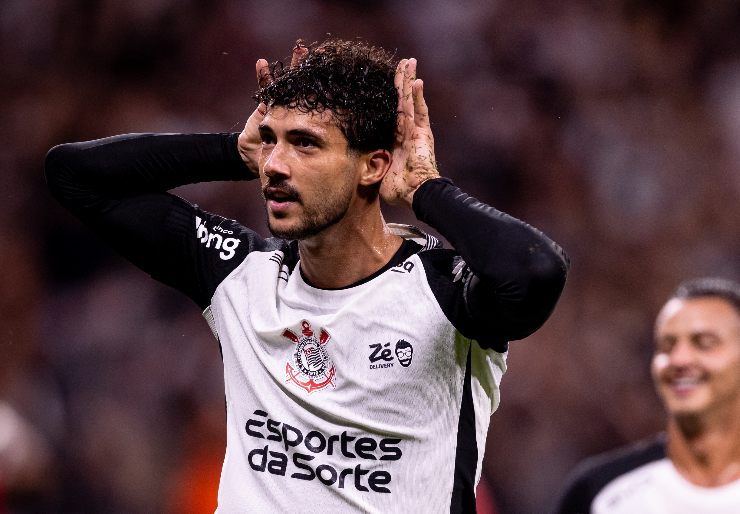 Gustavo Henrique se destaca como artilheiro e ocupa a liderança do ranking no Brasileirão