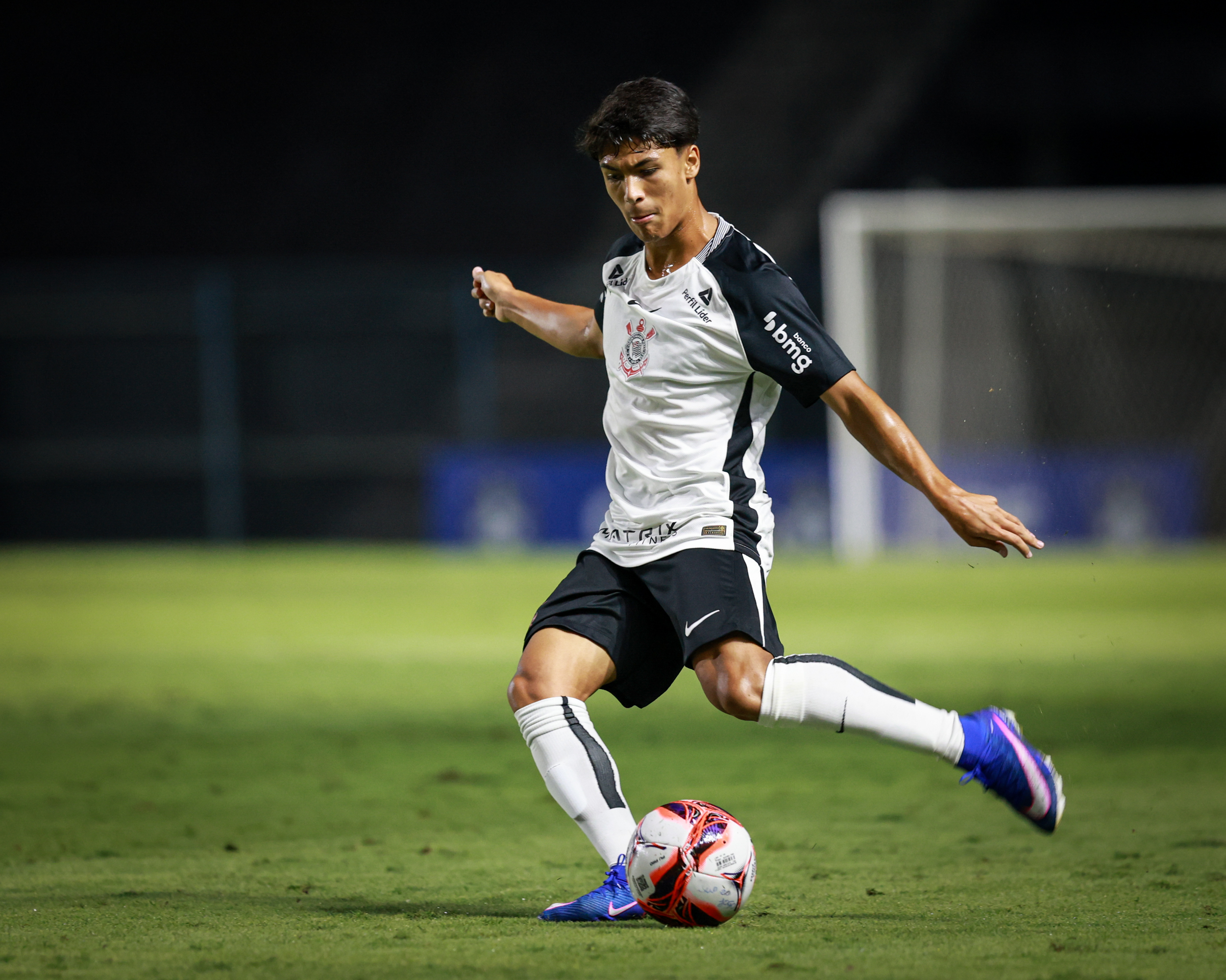 DESASTRE NA FAZENDINHA: Corinthians sofre goleada de virada do Athletico-PR no Brasileiro Sub-20