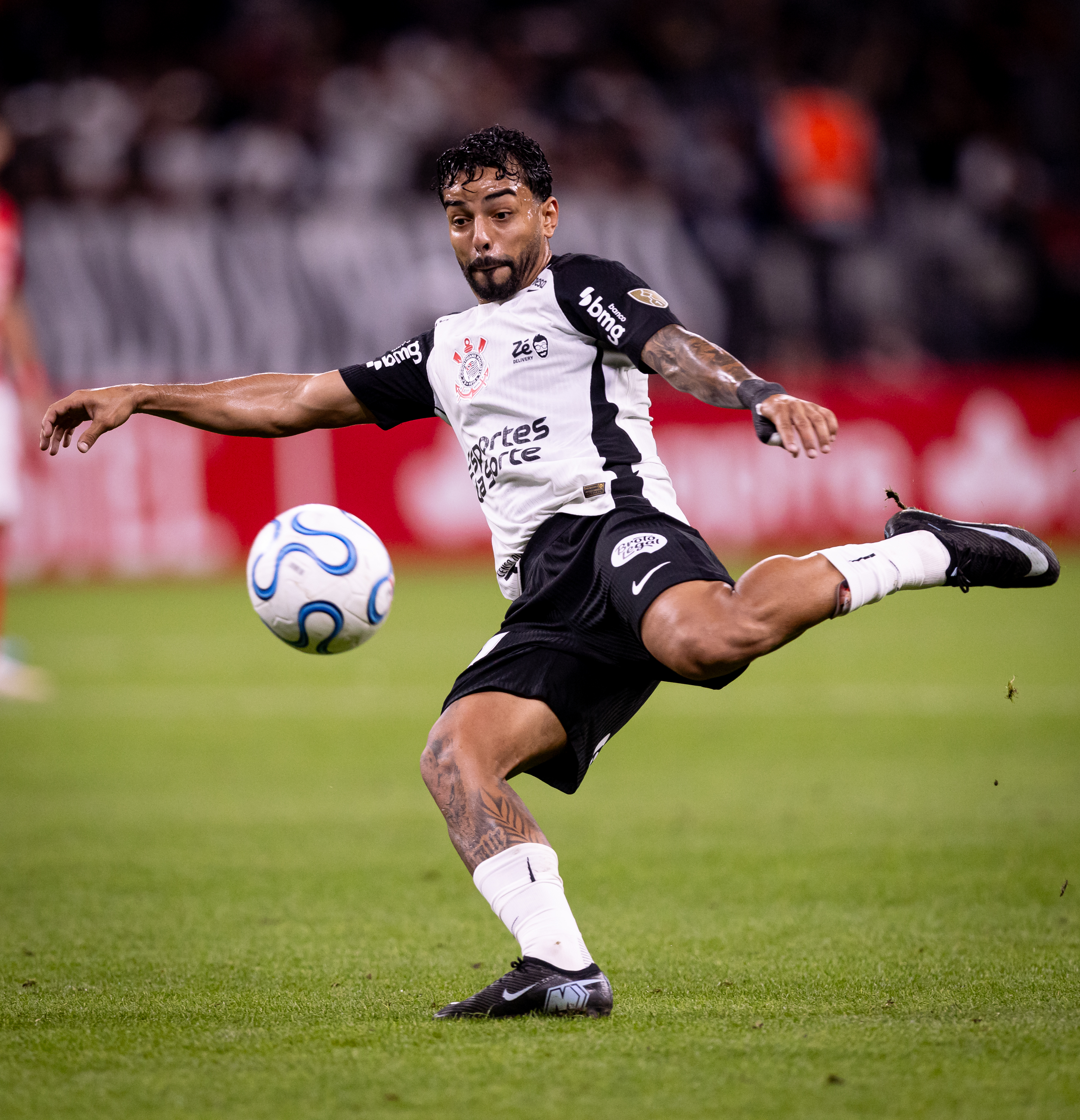 Corinthians supera o Vasco com um a menos e encerra jejum, saindo da zona de rebaixamento