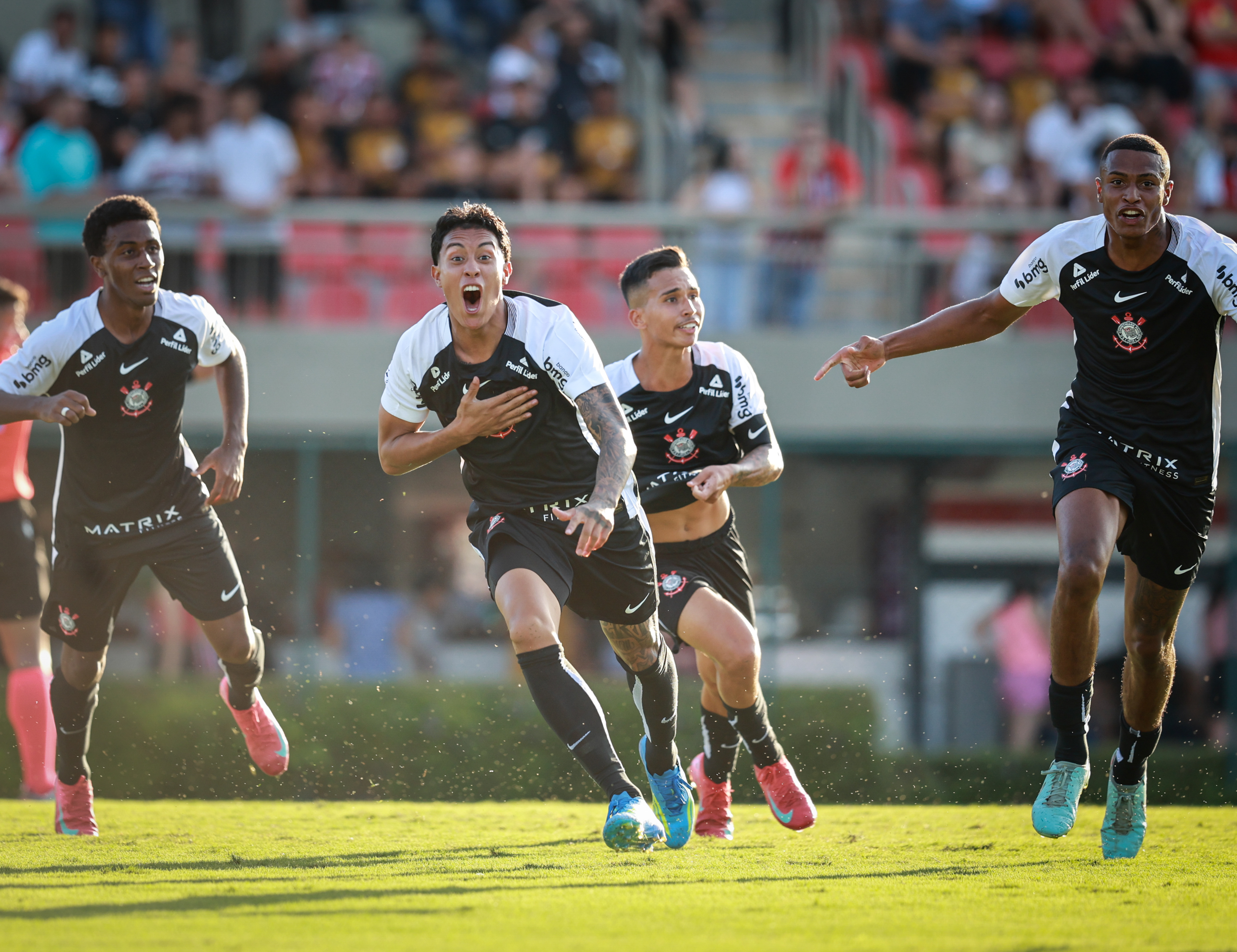 Corinthians e Athletico-PR se enfrentam em confronto decisivo pelo Brasileirão Sub-20