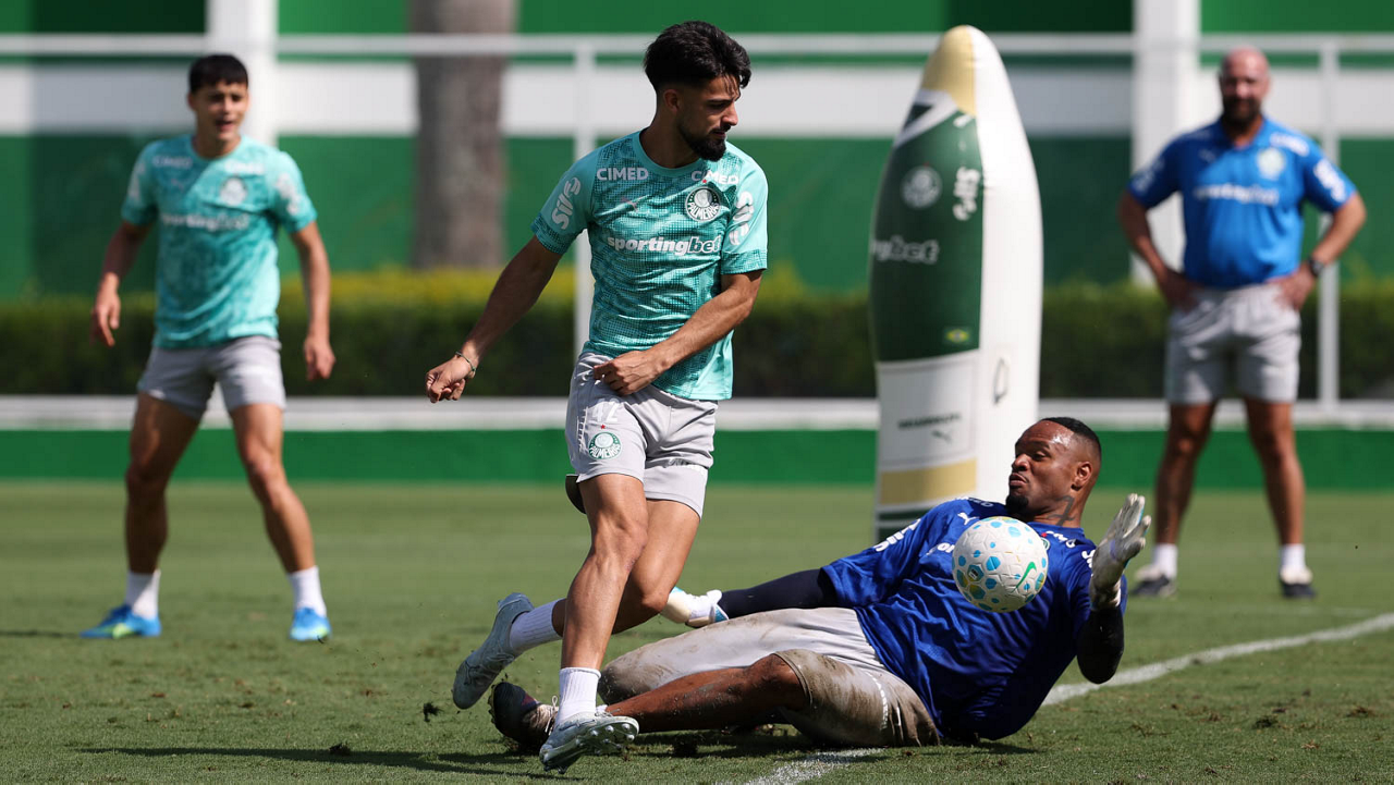 Palmeiras intensifica treino de bolas paradas e se prepara para enfrentar o Bragantino com desfalques importantes