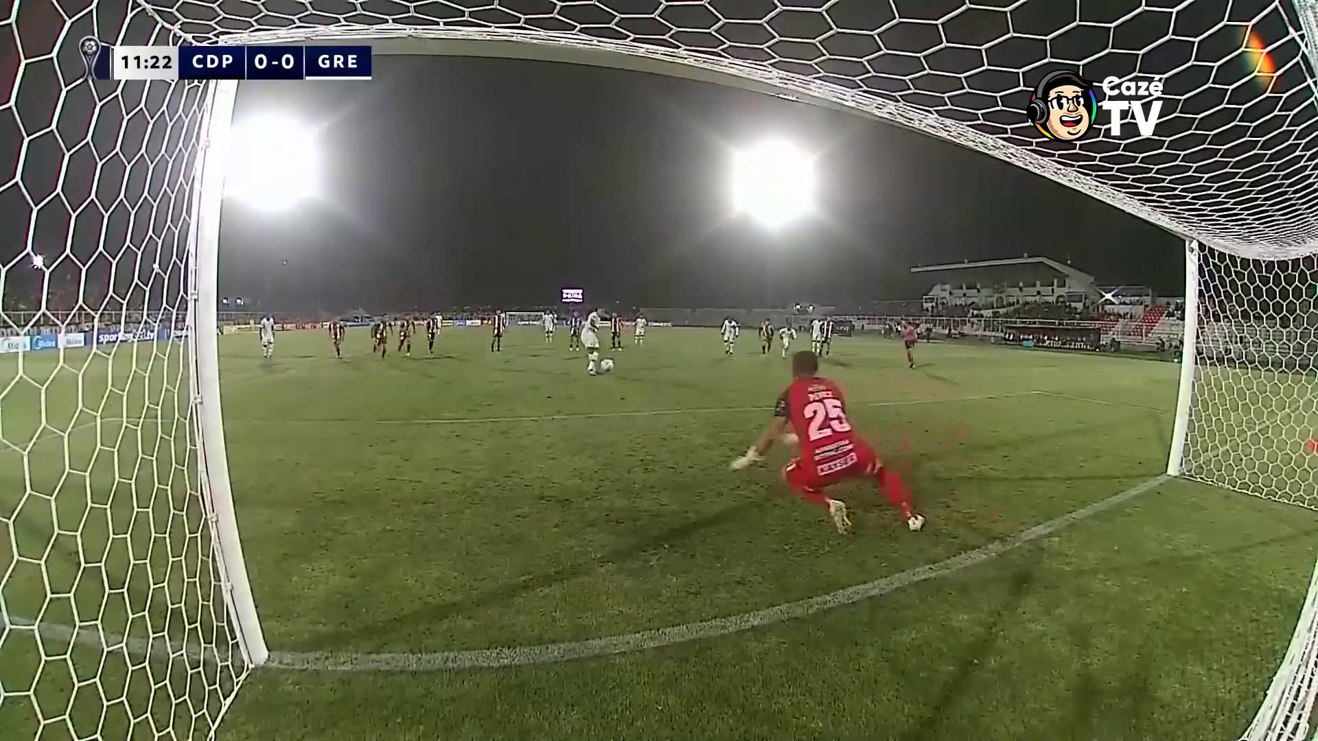 Carlos Vinicius sofre queda de produtividade: perde três pênaltis seguidos em partida decisiva