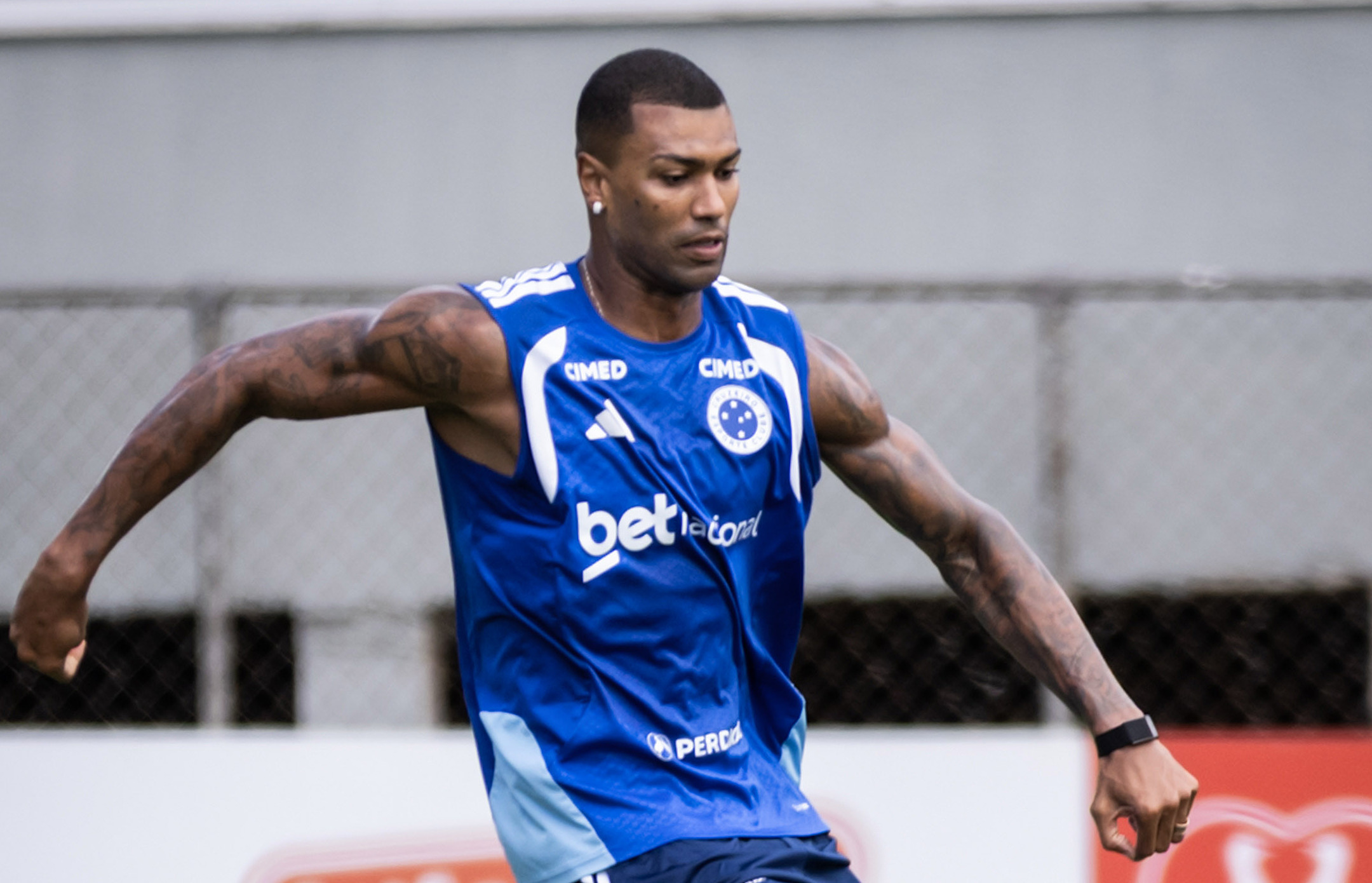 Walace é excluído do elenco do Cruzeiro e desfalca o time na estreia da Libertadores