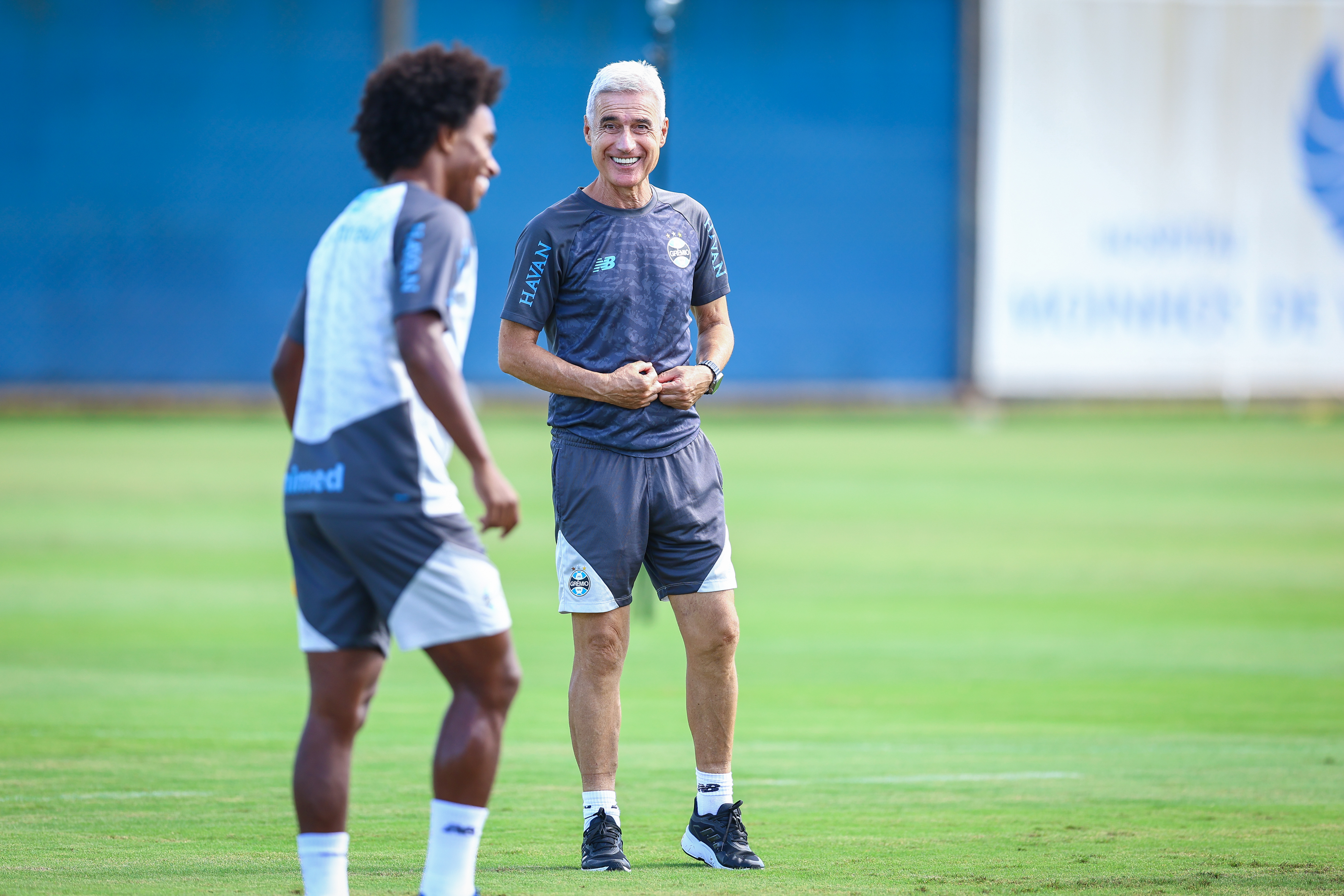 Grêmio encerra preparação e enfrenta Palmeiras com desfalques; confira a provável escalação