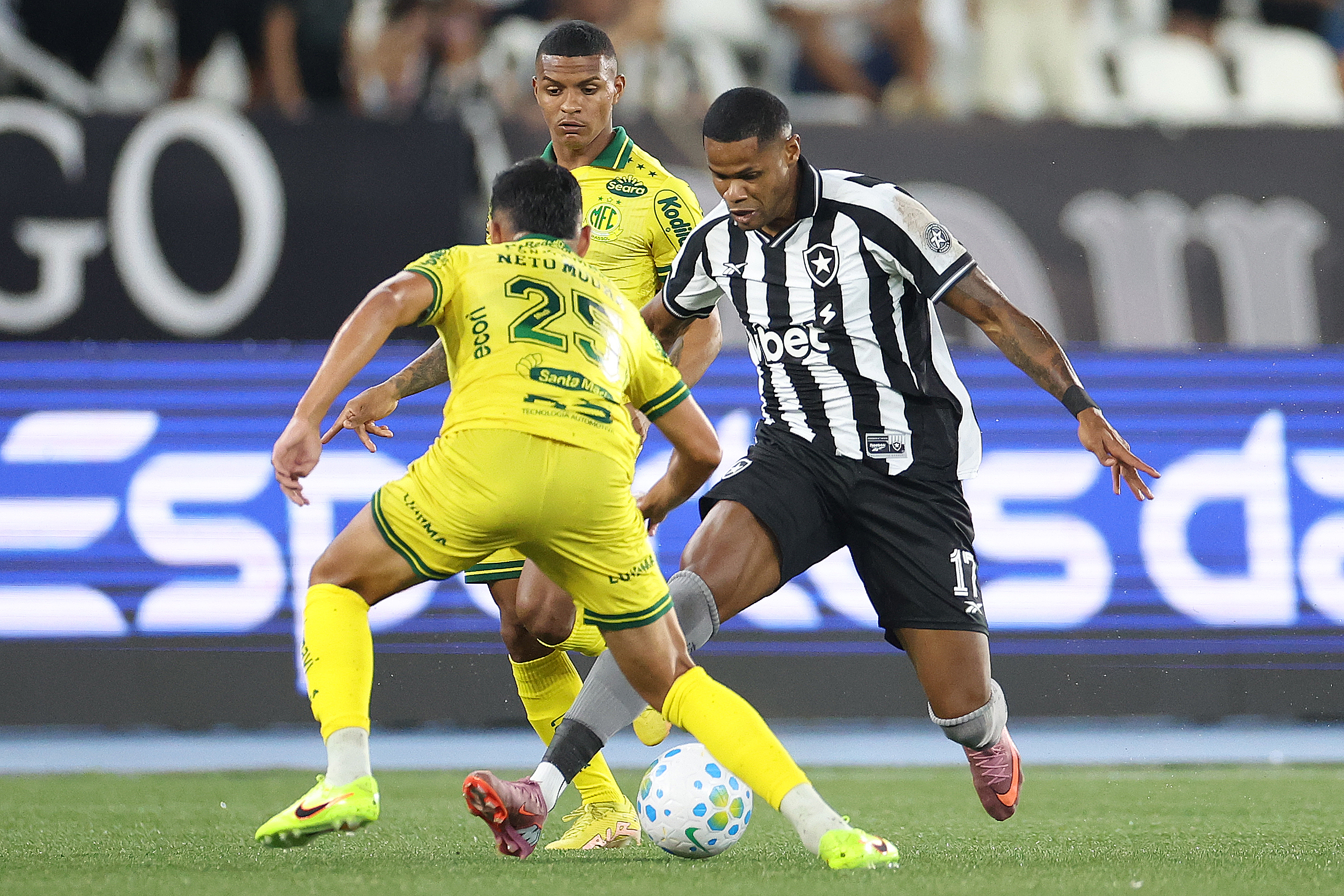 Veja fotos do duelo entre Botafogo e Mirassol pelo Brasileiro - Gazeta ...