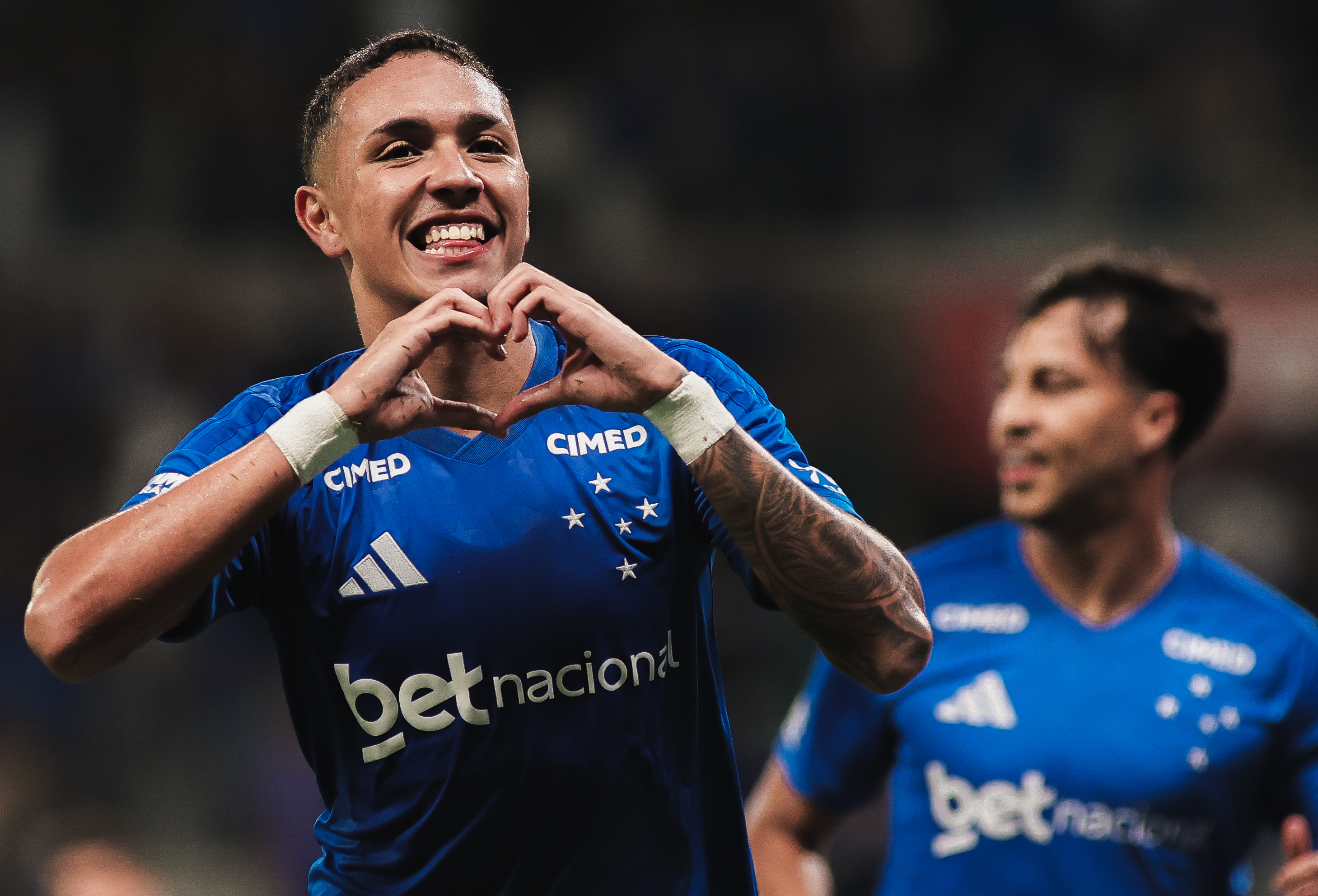 Cruzeiro encerra jejum no Brasileiro com vitória sobre o Vitória na estreia de Artur Jorge