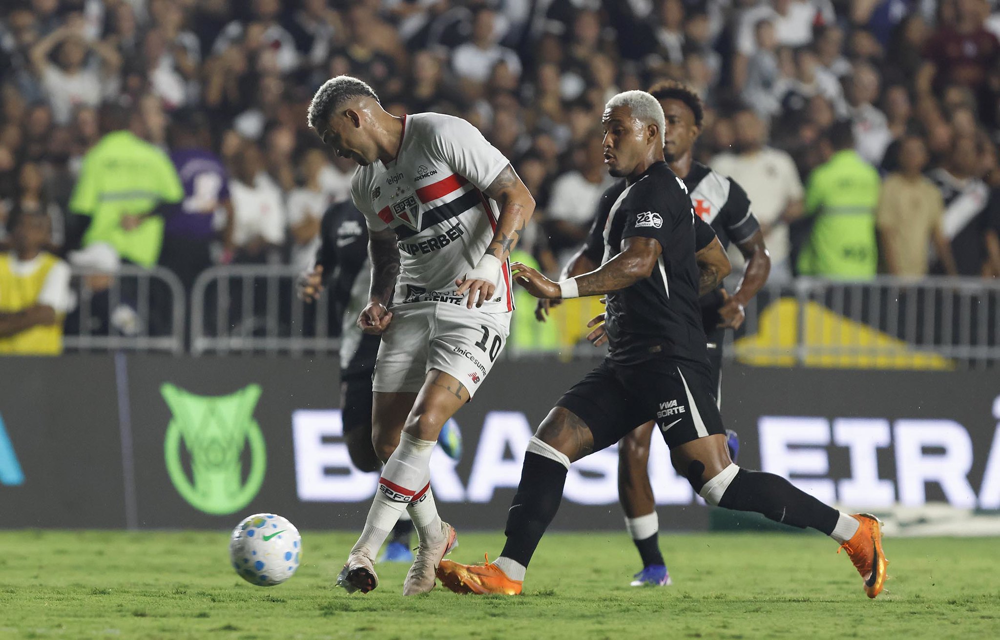 Vasco Vence de Virada e Agrava Crise do São Paulo no Brasileirão