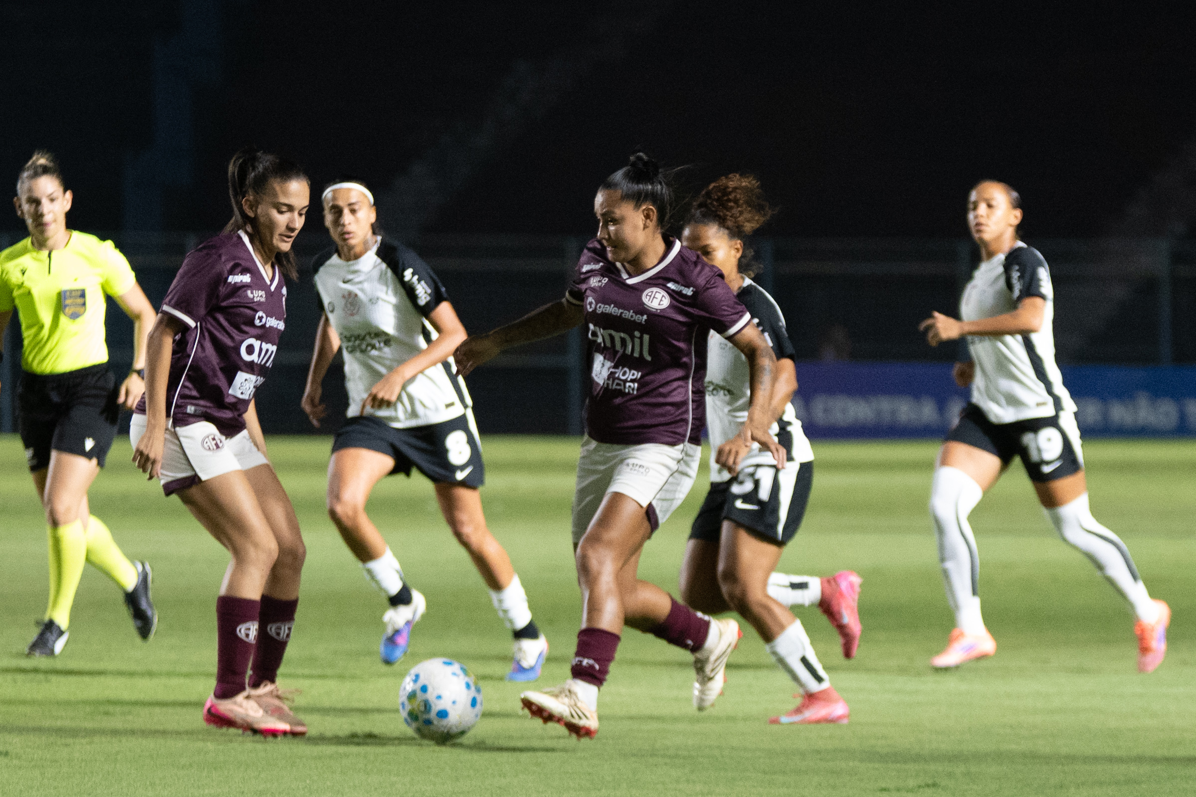 Corinthians Impõe Vitória sobre Ferroviária com Dois Gols de Jaqueline e Assume a Liderança do Brasileirão Feminino