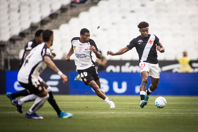 STJD toma ação contra o Corinthians por provocações ao Vasco; André pode ser punido após expulsão