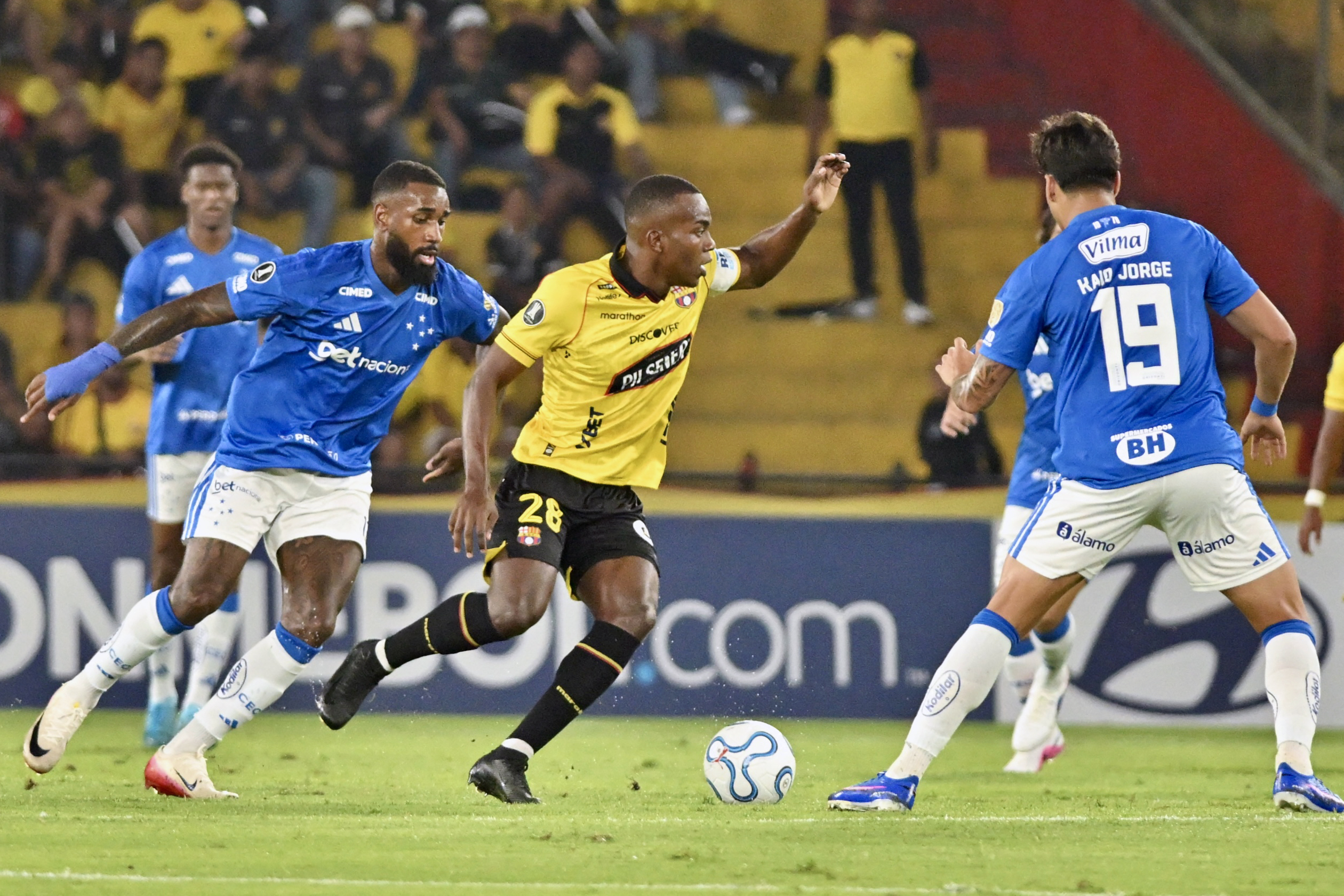 Veja fotos do duelo entre Barcelona-EQU e Cruzeiro pela Libertadores