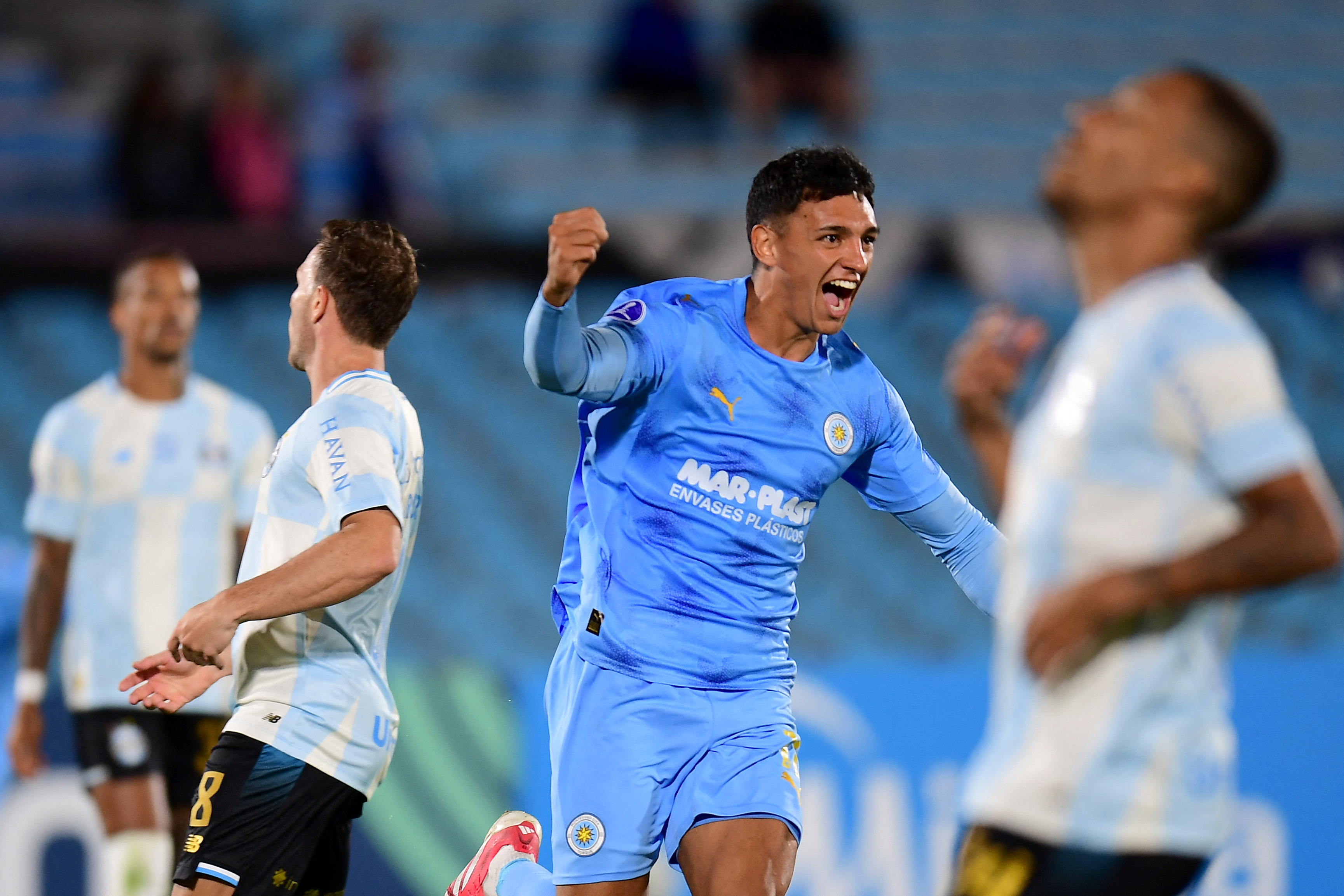 Grêmio amarga derrota na estreia da Sul-Americana e acumula quarto jogo sem vitórias