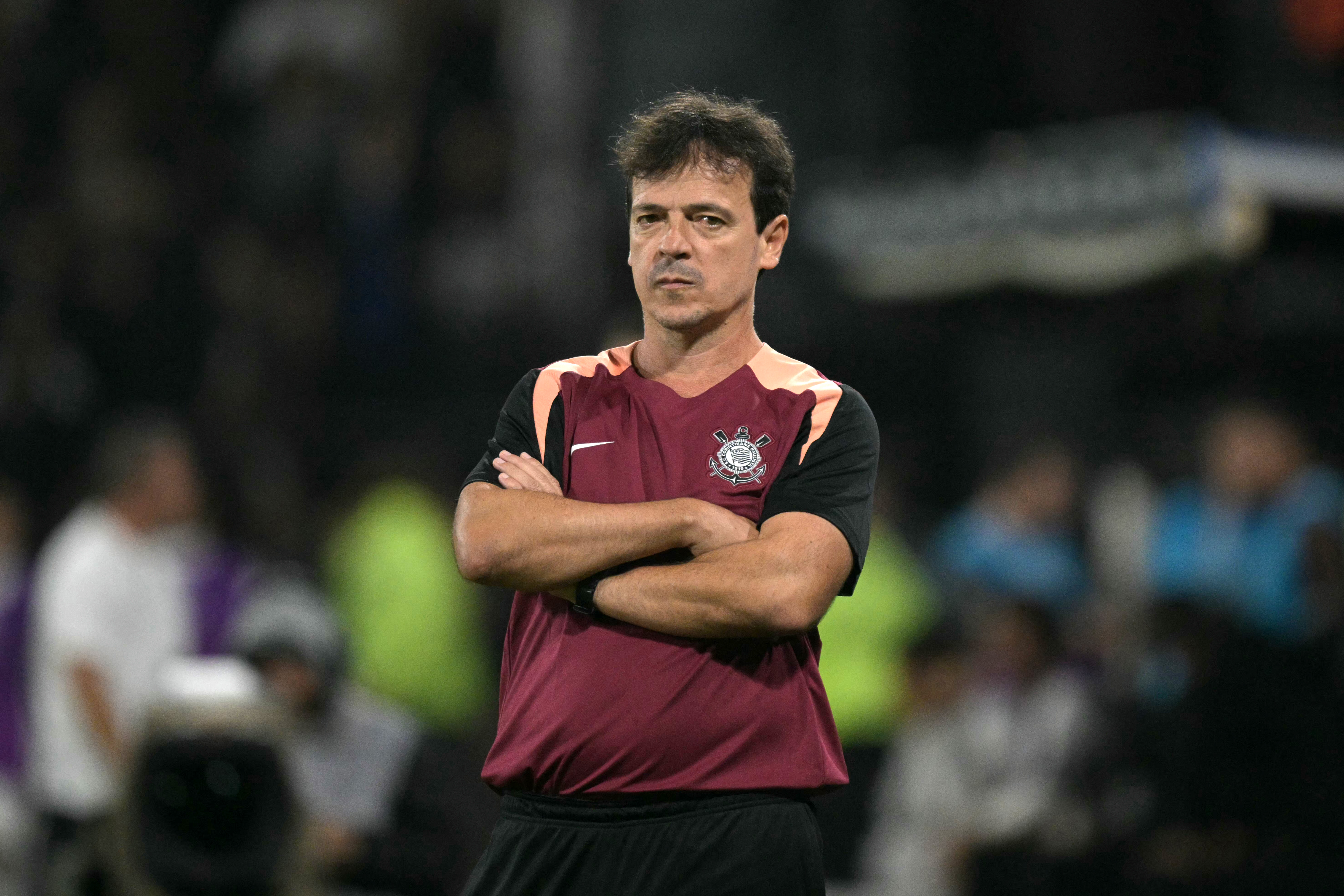 Diniz comemora estreia vitoriosa no Corinthians e antecipa evolução da equipe