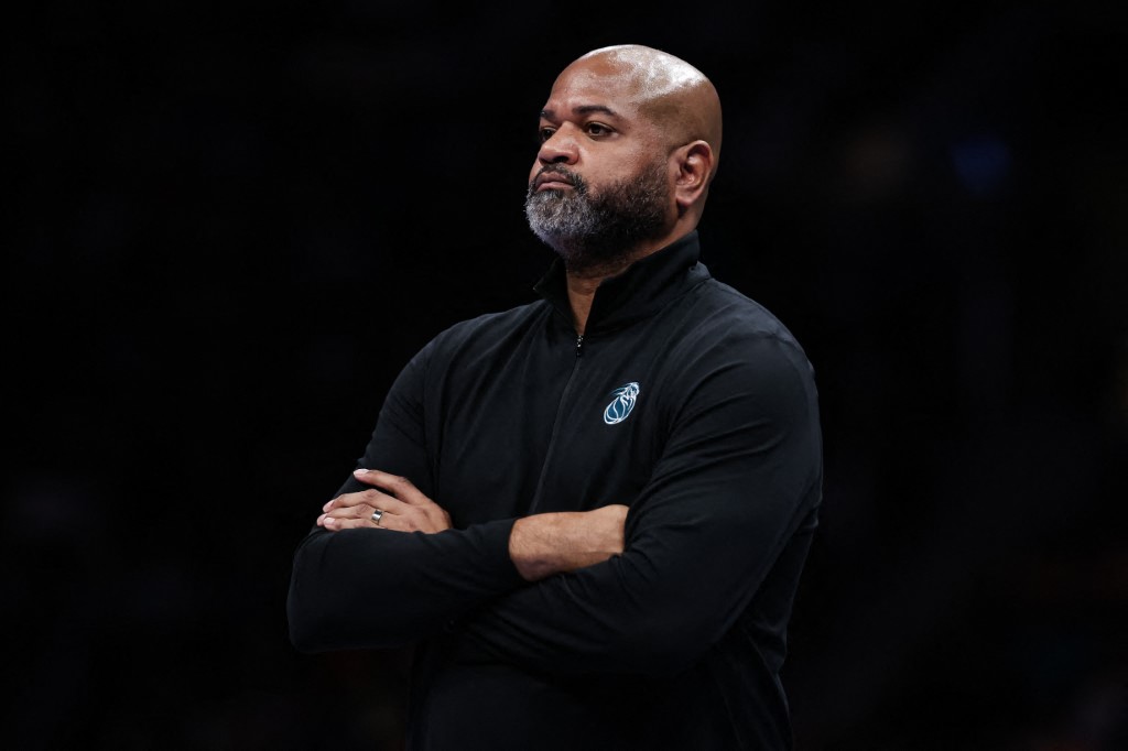 J.B. Bickerstaff, do Detroit Pistons, é eleito treinador do ano da NBA