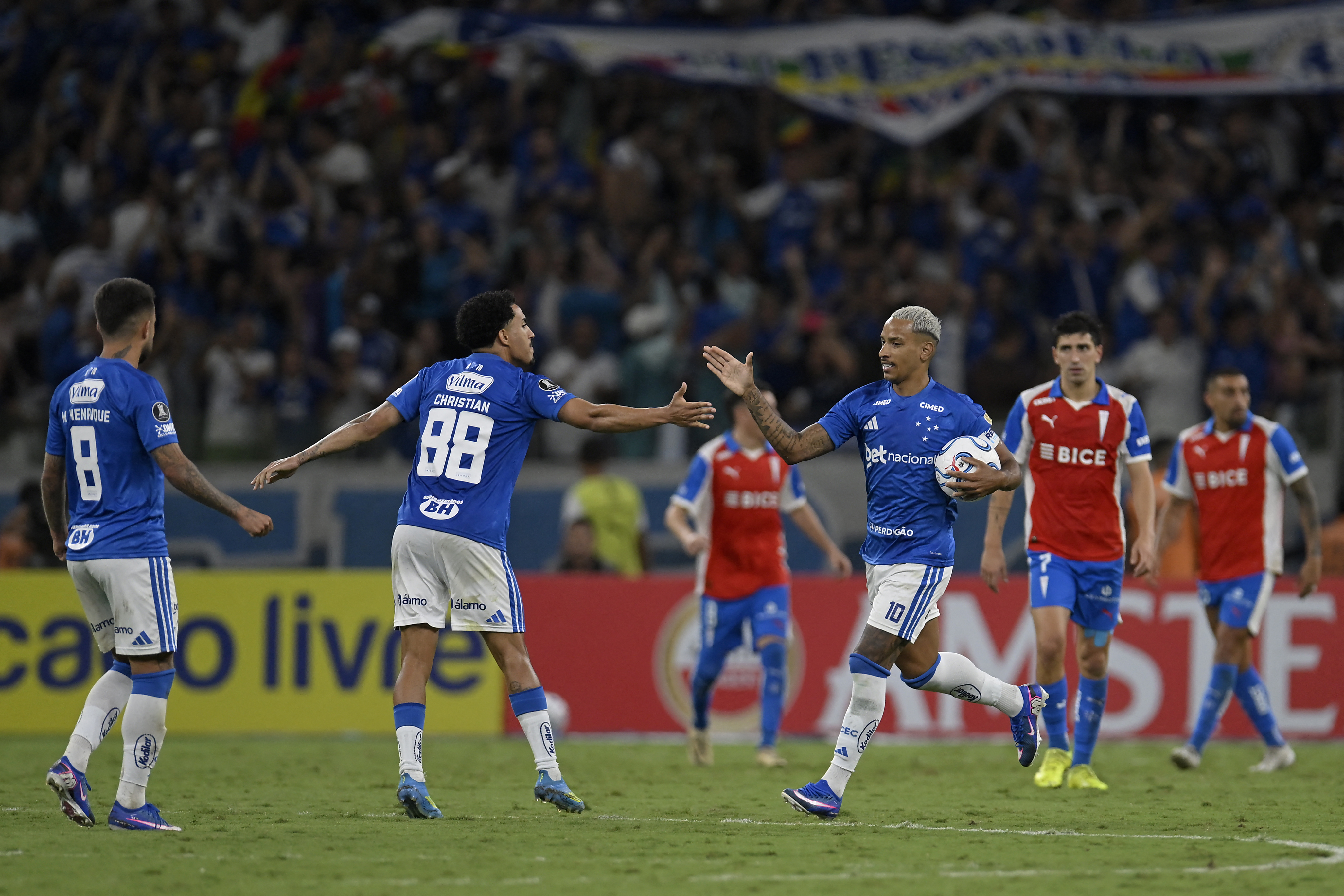 Gol nos Acréscimos Decifra Sonhos do Cruzeiro na Libertadores Contra a Universidad Católica