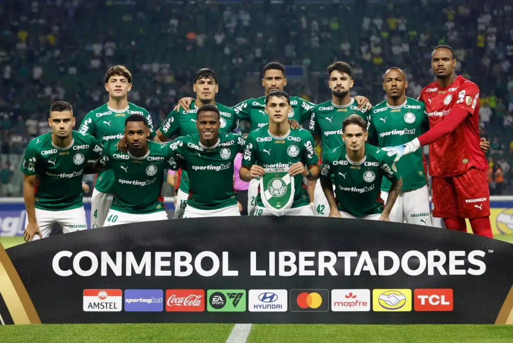 Palmeiras Supera Sporting Cristal e Assume Liderança Isolada em Noite de Virada na Libertadores