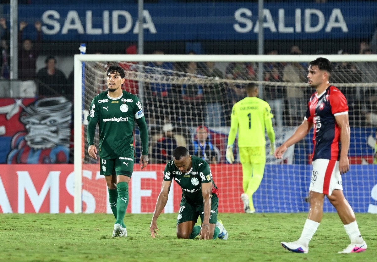 Palmeiras tem estreia de Arias em grande estilo, mas empata com Carlos Miguel em noite de azar