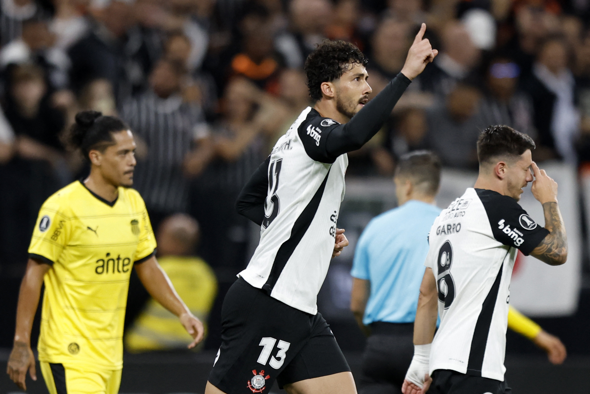 Corinthians Brilha e Derrota Peñarol por 2 a 0 na Libertadores: Os Melhores Momentos da Partida