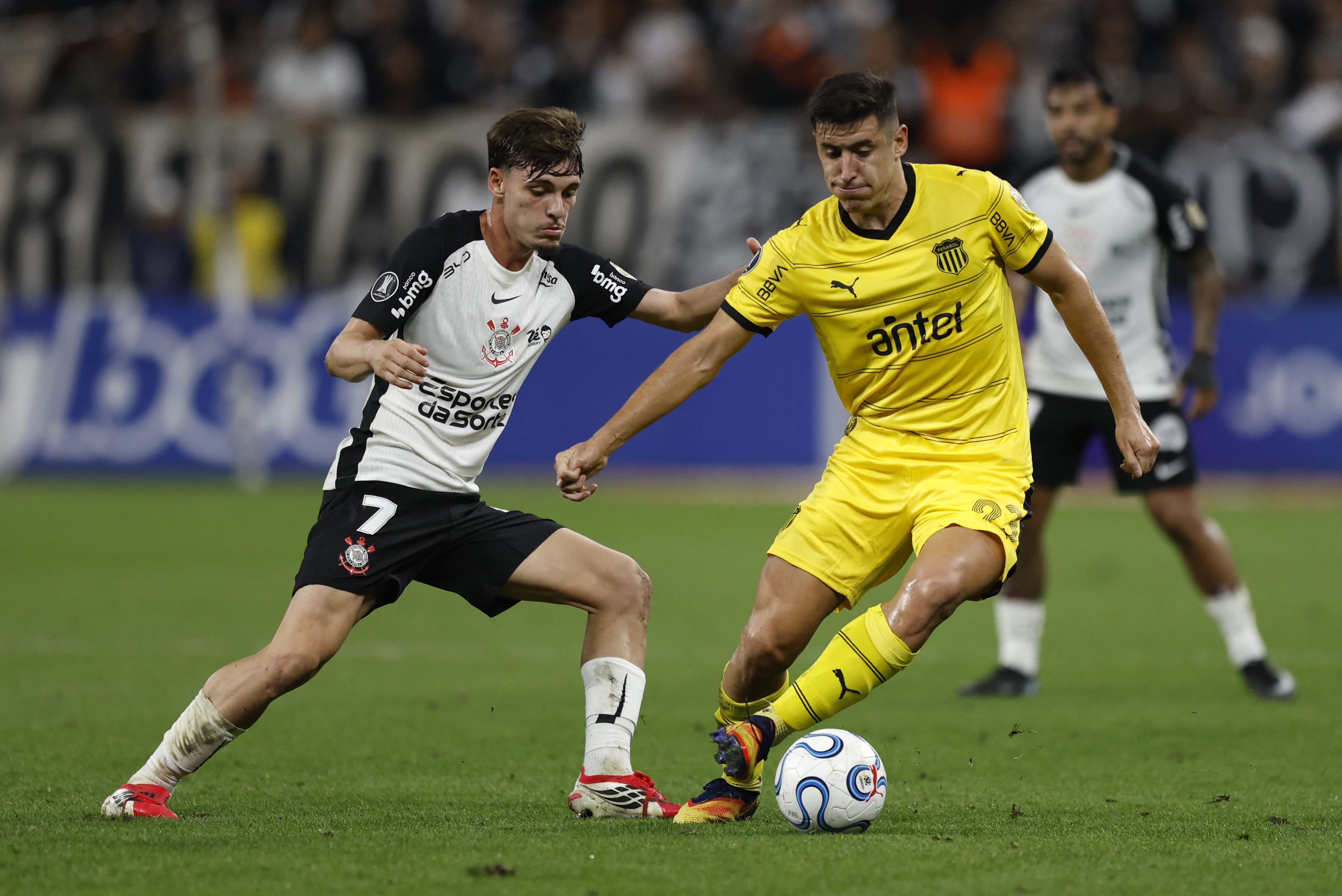 Peñarol Inova com Tecnologia Brasileira em Seu Estádio no Uruguai