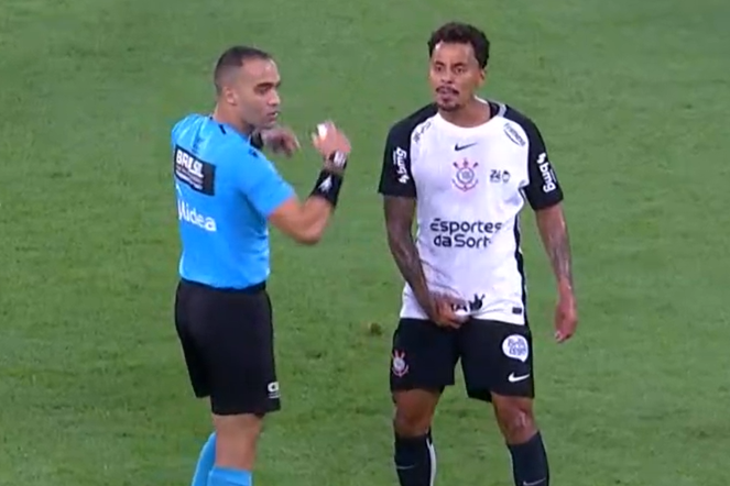 Allan Recebe Cartão Vermelho Após Ato Obsceno em Clássico entre Fluminense e Corinthians
