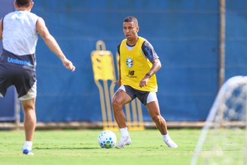 Grêmio Intensifica Treinos Estratégicos em Preparação para o Duelo Contra o Cruzeiro pelo Brasileirão