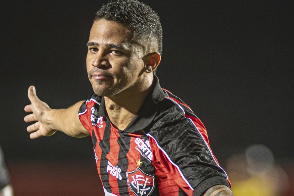 Vitória vence Piauí e assume a liderança de grupo na Copa do Nordeste